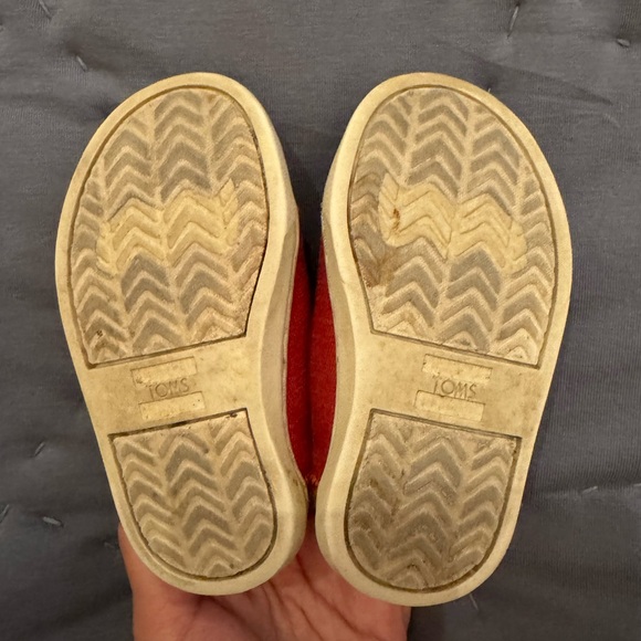Toms toddler size 5 Velcro shoe - Picture 4 of 6